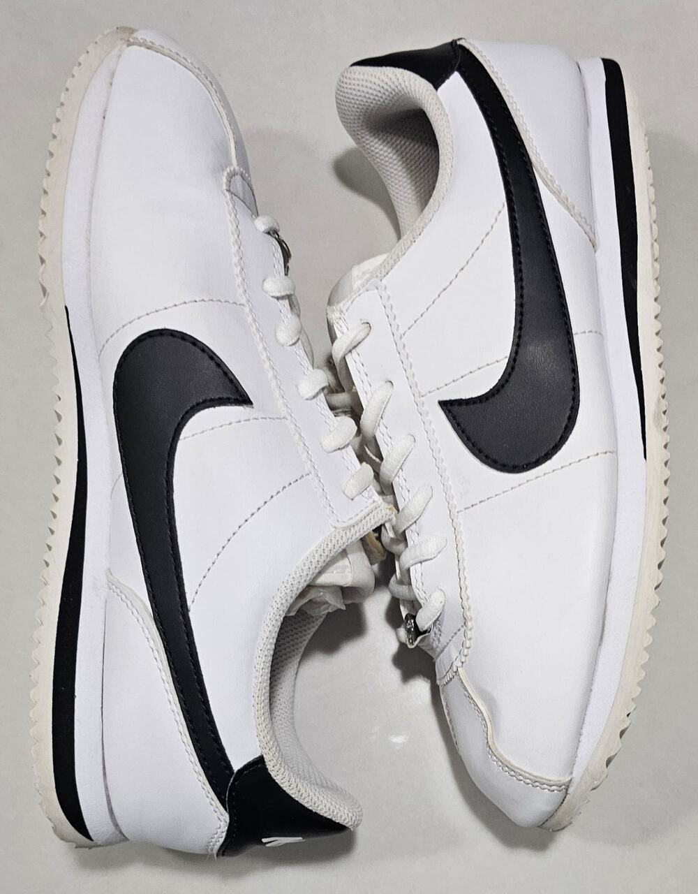 Nike Cortez Basic Leather White Black Sneakers Youth 6.5Y / Women’s 8 Shoes 9047